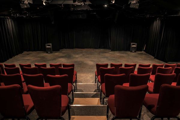 Shallow Bay Motel & Cabins