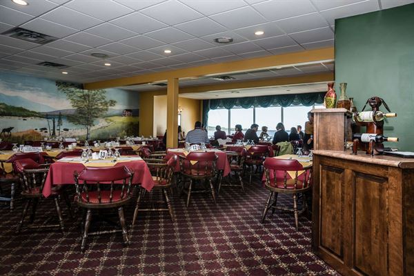 Shallow Bay Motel & Cabins