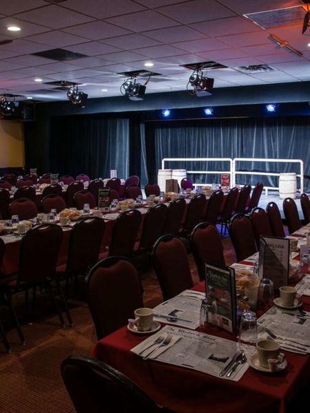 Shallow Bay Motel & Cabins