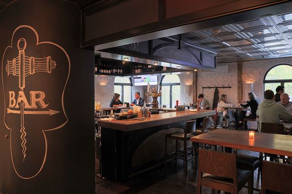 Restaurant Oak + Almond