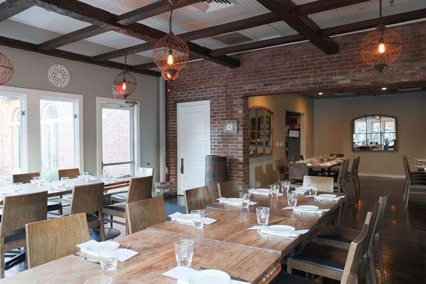 Restaurant Oak + Almond