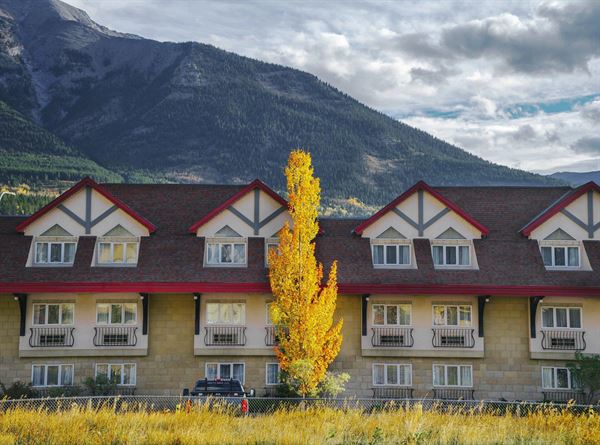 The Canmore Inn & Suites