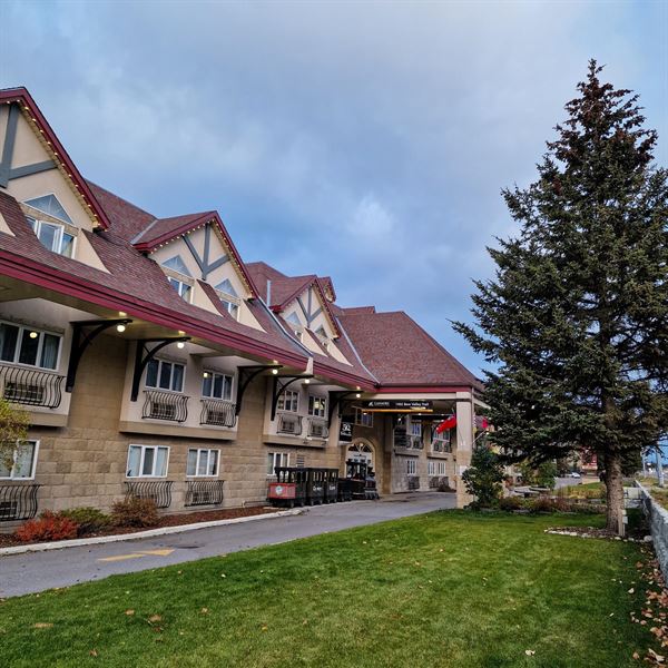The Canmore Inn & Suites