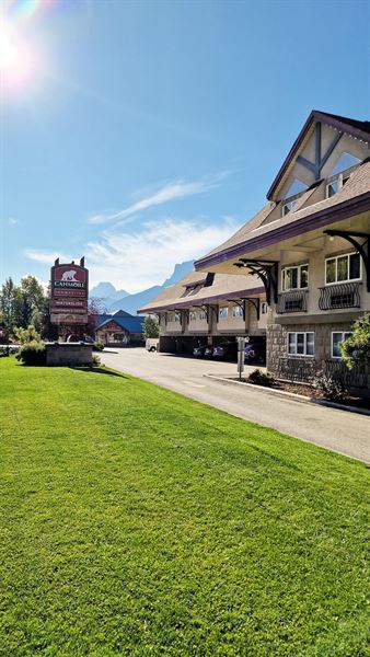 The Canmore Inn & Suites