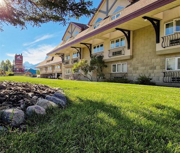 The Canmore Inn & Suites