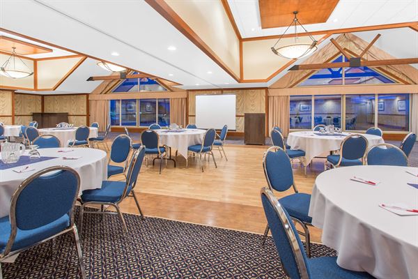 The Canmore Inn & Suites