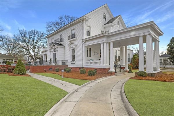 Simply Divine Weddings, Events & Lodging