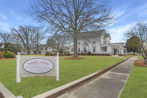 Simply Divine Weddings, Events & Lodging