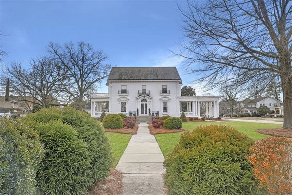 Simply Divine Weddings, Events & Lodging