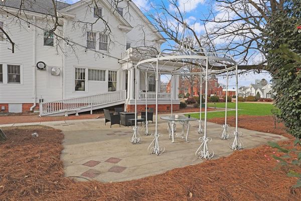 Simply Divine Weddings, Events & Lodging