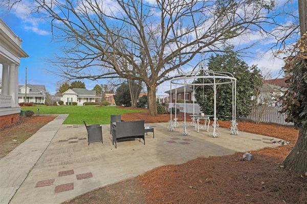 Simply Divine Weddings, Events & Lodging