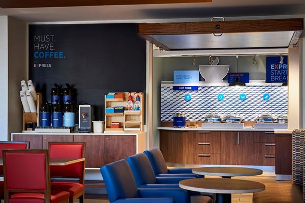 Holiday Inn Express & Suites Fayetteville