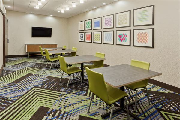 Holiday Inn Express & Suites Fayetteville
