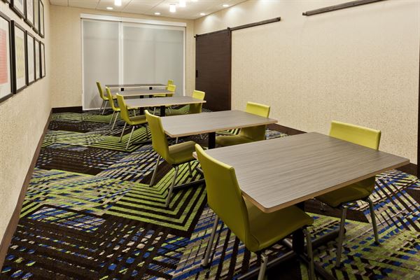 Holiday Inn Express & Suites Fayetteville