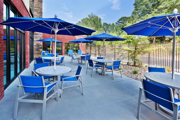 Holiday Inn Express & Suites Fayetteville