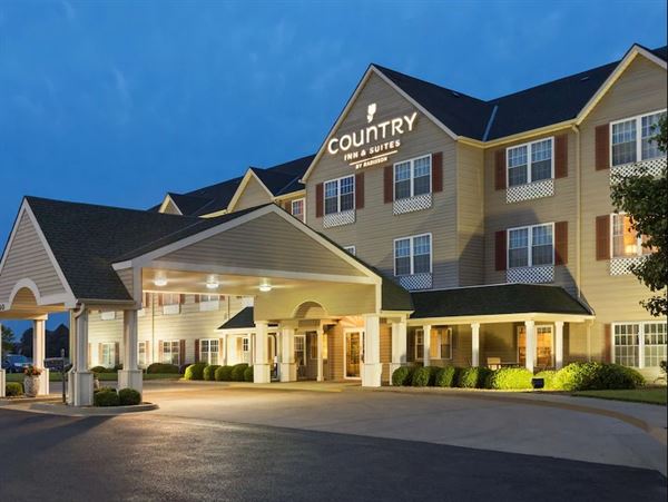 Country Inn & Suites By Carlson, Salina, KS