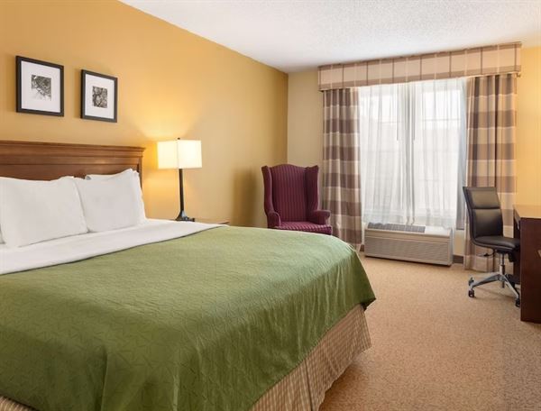 Country Inn & Suites By Carlson, Salina, KS