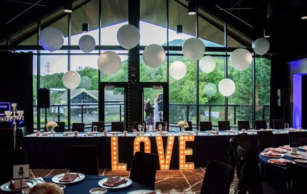 Chateau Mont Sainte Anne Beaupre