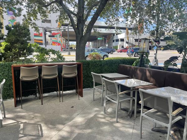 Taps Restaurant Bar & Lounge