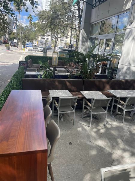 Taps Restaurant Bar & Lounge