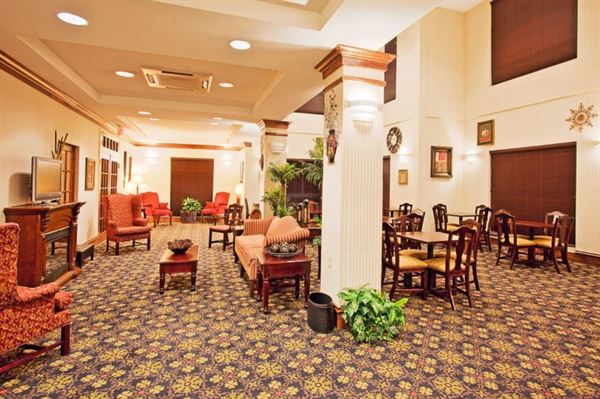Holiday Inn Express & Suites Lucedale