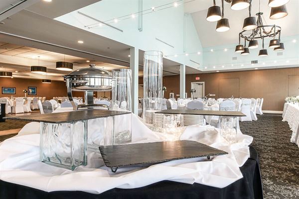 The Lake House Waterfront Grille