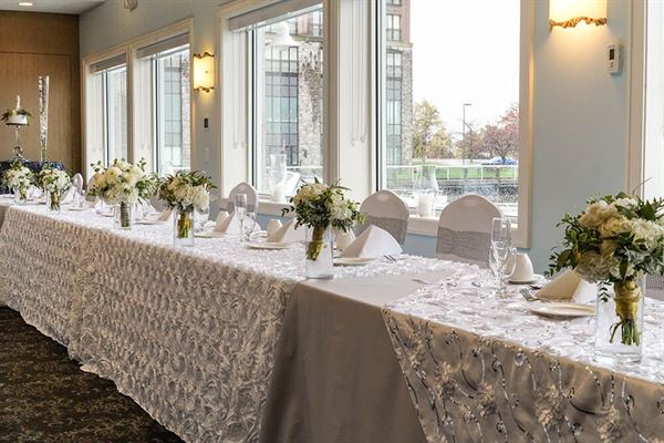 The Lake House Waterfront Grille