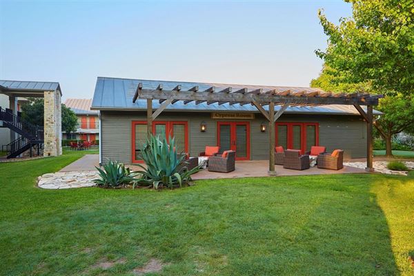 Fredericksburg Inn & Suites