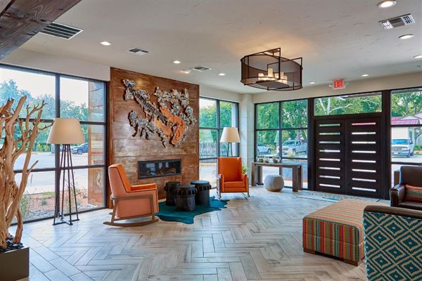 Fredericksburg Inn & Suites