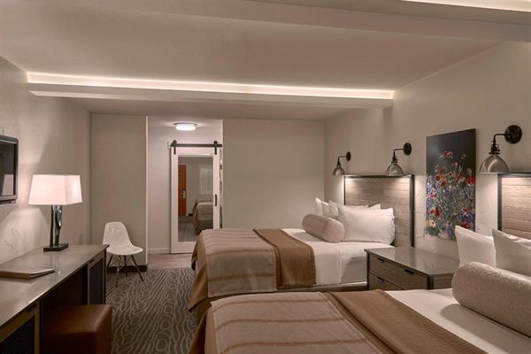 Fredericksburg Inn & Suites