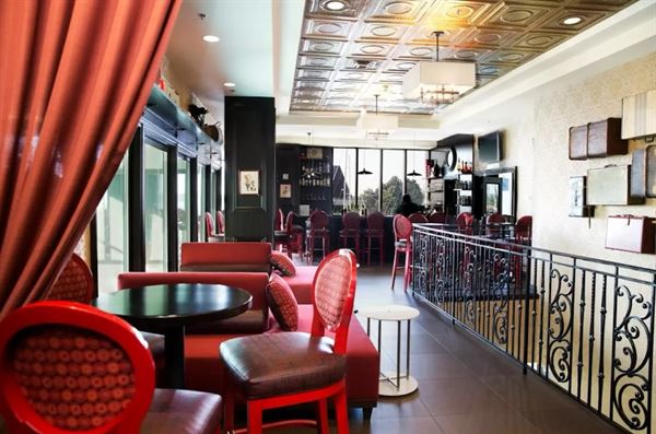 Shoreline Inn & Conference Center