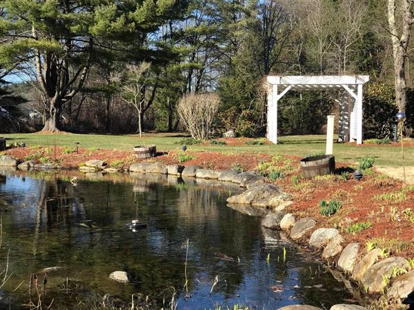 Molly's Tavern And Restaurant