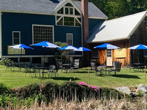 Molly's Tavern And Restaurant