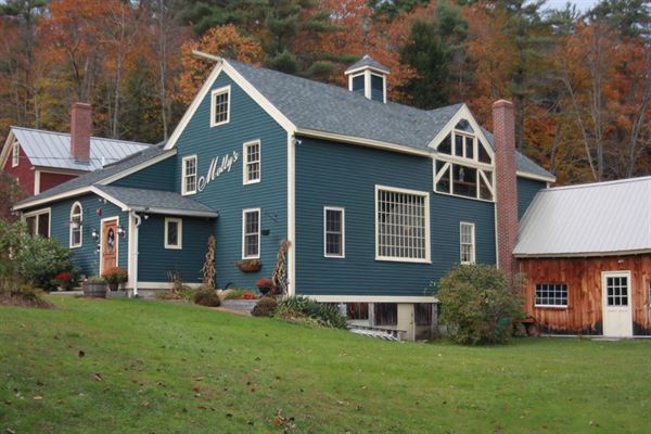 Molly's Tavern And Restaurant
