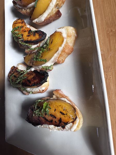 1908 An Uptown Eatery