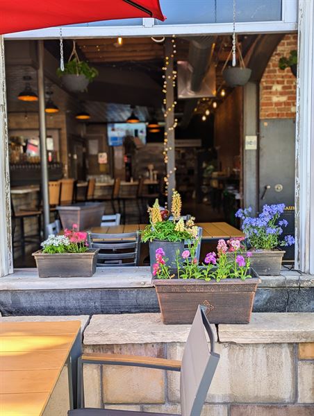 1908 An Uptown Eatery