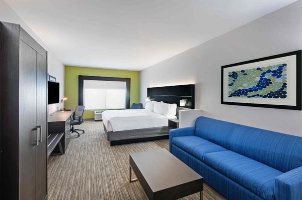 Holiday Inn Express & Suites Sealy