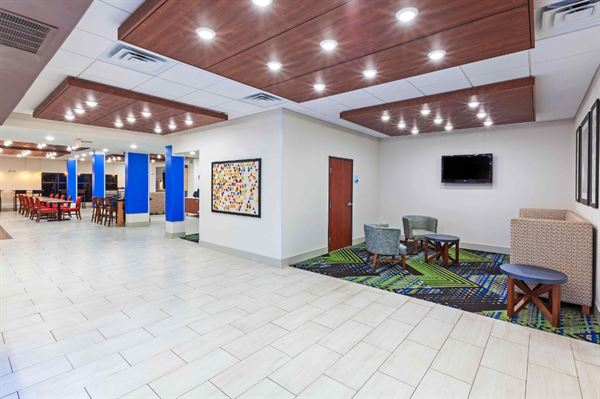 Holiday Inn Express & Suites Sealy