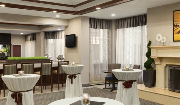 DoubleTree by Hilton Hotel Detroit - Novi