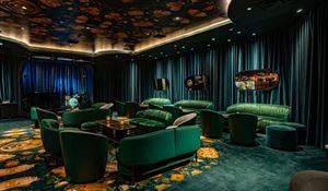 Easy's Cocktail Lounge