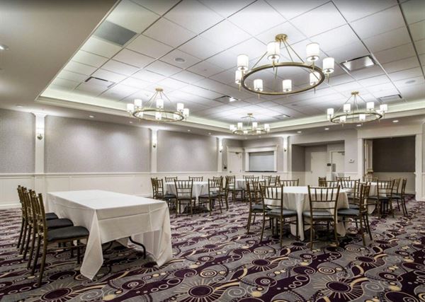 Seven Dining  & Catering at Park Manor Hotel