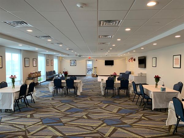 Holiday Inn Express & Suites Chicago Hoffman Estates