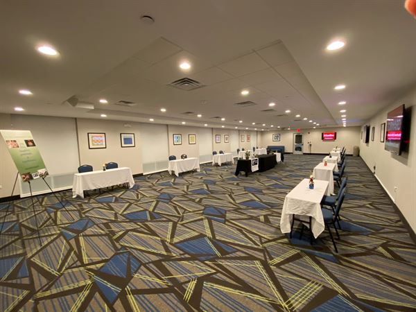 Holiday Inn Express & Suites Chicago Hoffman Estates