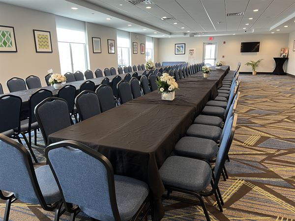 Holiday Inn Express & Suites Chicago Hoffman Estates