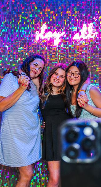 Oakland Park Selfie Museum