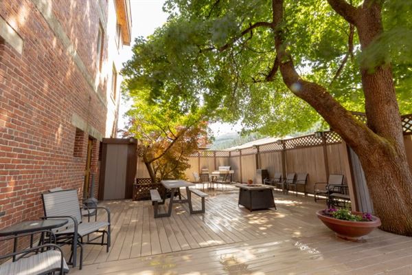 Helgeson Place Hotel Suites