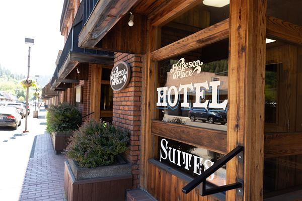 Helgeson Place Hotel Suites