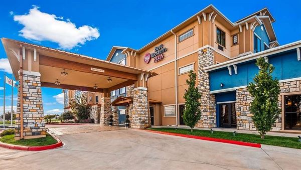 Best Western Plus - Emerald Inn & Suites