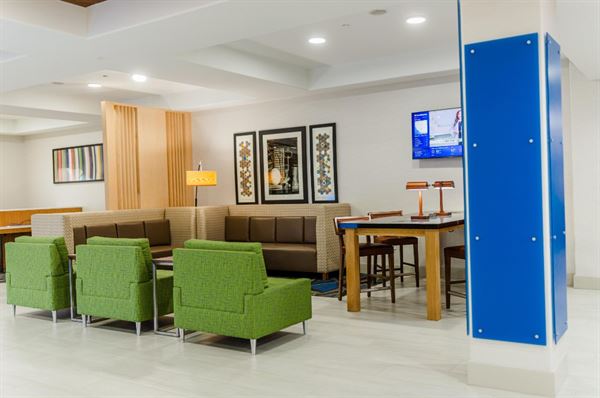 Holiday Inn Express & Suites Greenville