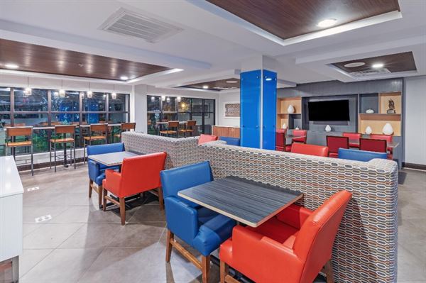 Holiday Inn Express & Suites Picayune-Stennis Space Cntr.